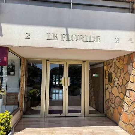 아파트 Fully Equipped Beachfront In The Heart Of The Center Bd Leclerc *
