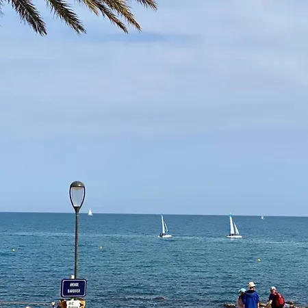 Fully Equipped Beachfront In The Heart Of The Center Bd Leclerc Apartman Antibes